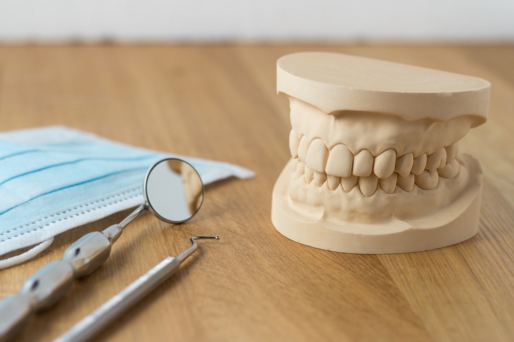Odlew do aparatu ortodontycznego – czy powinniśmy się go obawiać?