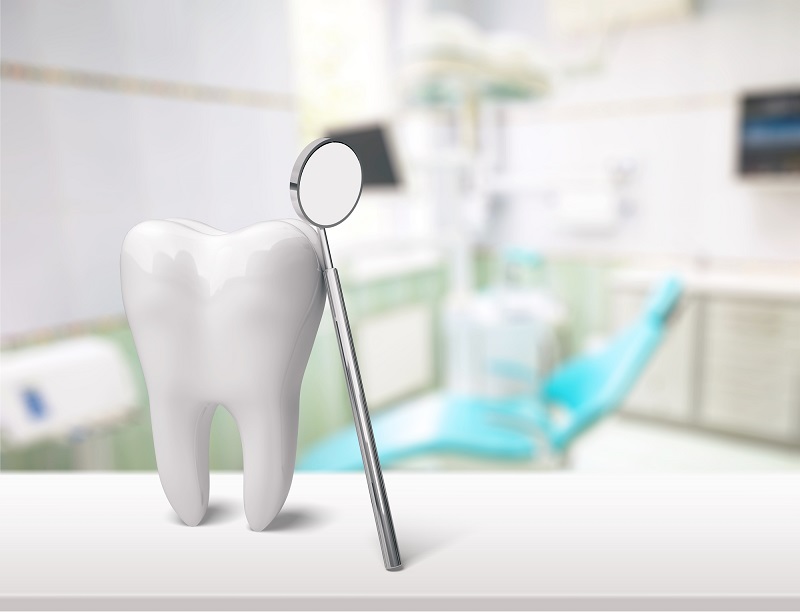 Piaskowanie zębów – czym jest i jak przebiega zabieg?