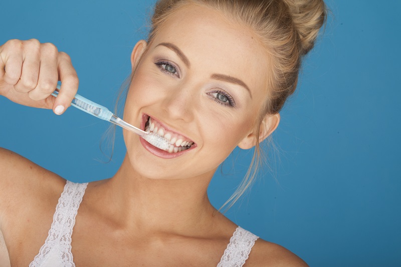 Jaka pasta do zębów jest odpowiednia podczas leczenia ortodontycznego?