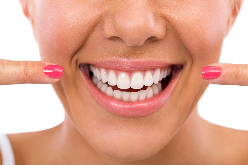 Aparat ortodontyczny – jakie zabiegi warto przeprowadzić po zakończeniu leczenia?