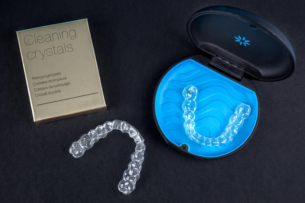 Nakładki Invisalign z Cleaning Crystals